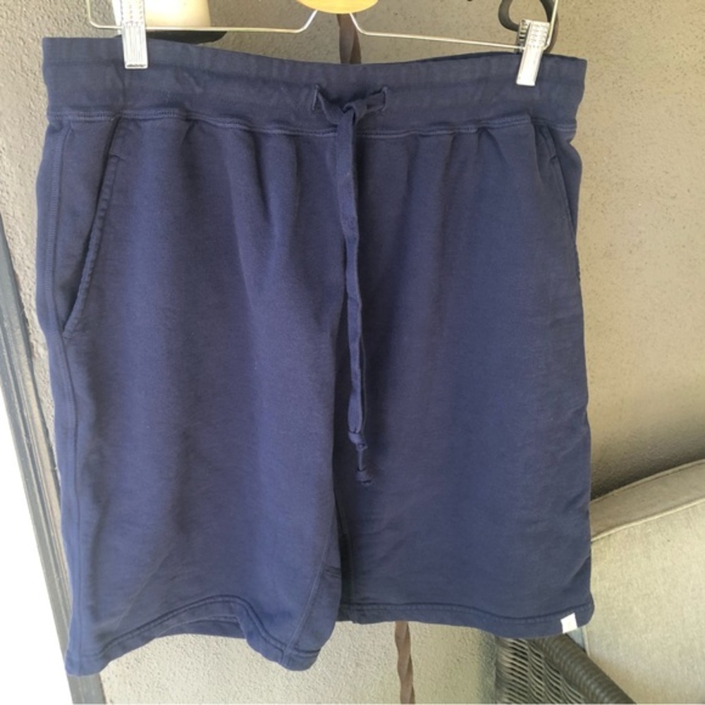 TKEES mens sweat shorts size XL (Canadian 5).